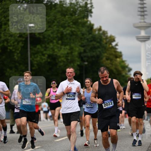 29.06.2025 - hella hamburg halbmarathon Dr. Thomas Lammeyer http://msf.ph/oto/8505472 29.06.2025 10:27:15 Kennedybrücke 1029, 1372, 1853, 2022, 2294, 2514, 3003, 3029, 3600, 3601, 3769, 4793, 4969, 5223, 5629, 5798, 5838, 6048, 6578, 6747, 6784, 6785, 7266, 7891, 7919, 8355, 8715, 9256, 9301, 9512, 10088, 10432 meine-sportfotos.de
