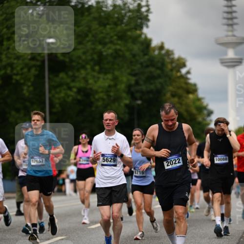 29.06.2025 - hella hamburg halbmarathon Dr. Thomas Lammeyer http://msf.ph/oto/8505477 29.06.2025 10:27:15 Kennedybrücke 1029, 1372, 1853, 2022, 2294, 2514, 3003, 3029, 3600, 3601, 3769, 4793, 4969, 5223, 5629, 5798, 5838, 6048, 6578, 6747, 6784, 6785, 7266, 7891, 7919, 8355, 8715, 9256, 9301, 9512, 10088, 10432 meine-sportfotos.de