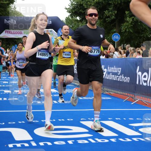 29.06.2025 - hella hamburg halbmarathon Strokosch-Dieckow http://msf.ph/oto/8505502 29.06.2025 10:51:20 Ziel 1461, 1817, 2364, 2411, 2636, 2718, 2946, 4814, 5820, 6657, 6776, 8316, 8930, 8989, 9214, 9476, 9656, 10480, 10667, 11124, 11422, 11512, 11625, 12016, 13047, 13792, 14865, 14994, 15871, 15950, 16357, 17131, 18019, 18489 meine-sportfotos.de
