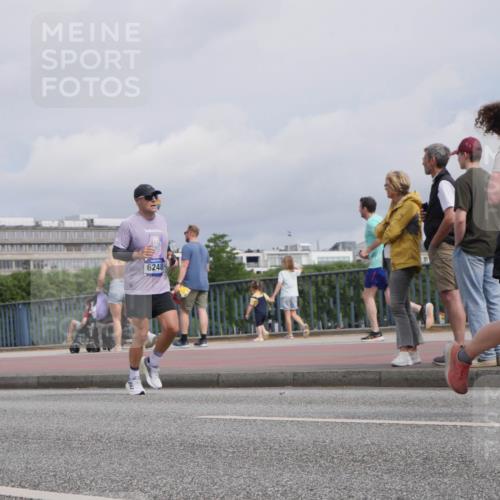 29.06.2025 - hella hamburg halbmarathon Luisa Fischer http://msf.ph/oto/8505518 29.06.2025 10:18:11 Kennedybrücke 6248, 8609, 1524, 3513, 3650, 4492, 4494, 5271, 5739, 5986, 6248, 7809, 7810, 8237, 8609, 9423, 9997 meine-sportfotos.de