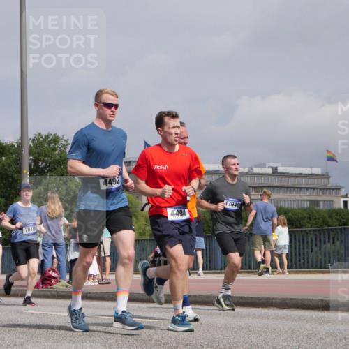 29.06.2025 - hella hamburg halbmarathon Luisa Fischer http://msf.ph/oto/8505547 29.06.2025 10:18:17 Kennedybrücke 7809, 7810, 4492, 4494, 17949, 1890, 2110, 4492, 4494, 5069, 5271, 5739, 5986, 6287, 7452, 7809, 7810, 8237, 9113, 9423, 9997, 10775 meine-sportfotos.de