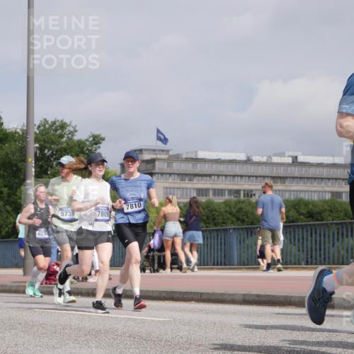 29.06.2025 - hella hamburg halbmarathon Luisa Fischer http://msf.ph/oto/8505557 29.06.2025 10:18:18 Kennedybrücke 19027, 628, 5739, 7809, 7810, 4492, 1890, 2110, 4492, 4494, 5069, 5271, 5739, 5986, 6287, 7452, 7809, 7810, 9113, 9423, 9657, 9997, 10775 meine-sportfotos.de