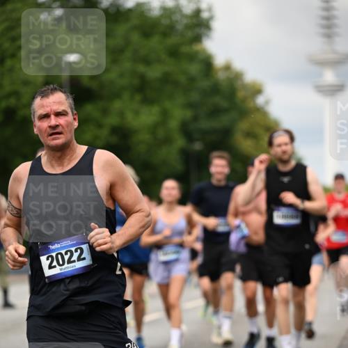 29.06.2025 - hella hamburg halbmarathon Dr. Thomas Lammeyer http://msf.ph/oto/8505558 29.06.2025 10:27:17 Kennedybrücke 1029, 1187, 1372, 1853, 2022, 2294, 2514, 3003, 3029, 3600, 3601, 3769, 4728, 4793, 4969, 5223, 5629, 5798, 5838, 6048, 6578, 6747, 6784, 6785, 7266, 7891, 7919, 8355, 8715, 9256, 9301, 9512, 10088, 10432 meine-sportfotos.de