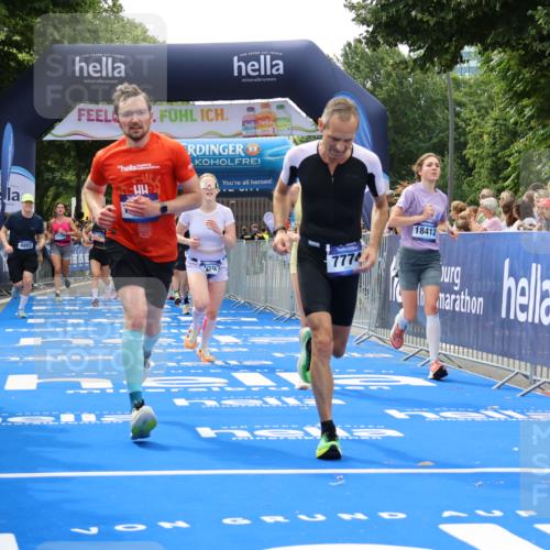 29.06.2025 - hella hamburg halbmarathon Strokosch-Dieckow http://msf.ph/oto/8505565 29.06.2025 10:41:26 Ziel 1570, 2579, 2797, 3204, 4303, 4893, 5987, 6771, 7432, 7774, 7796, 8358, 10783, 10894, 12588, 13457, 14275, 14555, 16816, 17159, 17882, 18412, 18442, 18491, 18509, 18573 meine-sportfotos.de