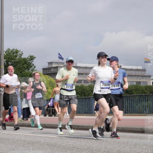 29.06.2025 - hella hamburg halbmarathon Luisa Fischer http://msf.ph/oto/8505570 29.06.2025 10:18:19 Kennedybrücke 1890, 5739, 6287, 7809, 7810, 1890, 2110, 4492, 4494, 5069, 5739, 5986, 6287, 7452, 7809, 7810, 9113, 9423, 9657, 9997, 10775 meine-sportfotos.de