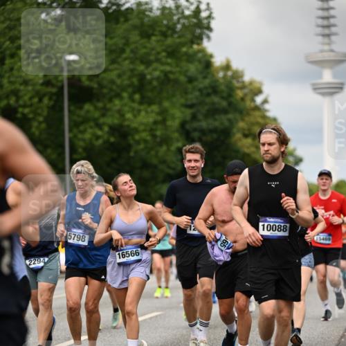 29.06.2025 - hella hamburg halbmarathon Dr. Thomas Lammeyer http://msf.ph/oto/8505591 29.06.2025 10:27:18 Kennedybrücke 1029, 1187, 1362, 1372, 1853, 2022, 2294, 2514, 3003, 3029, 3600, 3601, 3769, 4728, 4793, 4969, 5223, 5629, 5798, 5838, 6048, 6578, 6747, 6784, 6785, 7266, 7891, 7919, 8355, 8715, 9256, 9301, 9512, 9913, 10088, 10432 meine-sportfotos.de
