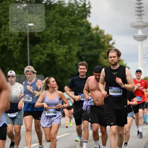 29.06.2025 - hella hamburg halbmarathon Dr. Thomas Lammeyer http://msf.ph/oto/8505597 29.06.2025 10:27:18 Kennedybrücke 1029, 1187, 1362, 1372, 1853, 2022, 2294, 2514, 3003, 3029, 3600, 3601, 3769, 4728, 4793, 4969, 5223, 5629, 5798, 5838, 6048, 6578, 6747, 6784, 6785, 7266, 7891, 7919, 8355, 8715, 9256, 9301, 9512, 9913, 10088, 10432 meine-sportfotos.de