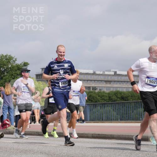 29.06.2025 - hella hamburg halbmarathon Luisa Fischer http://msf.ph/oto/8505601 29.06.2025 10:18:21 Kennedybrücke 7, 1077, 9113, 7452, 18, 13881, 19027, 6281, 1890, 2110, 2494, 5069, 5739, 6287, 7452, 7809, 7810, 9113, 9423, 9657, 10775 meine-sportfotos.de