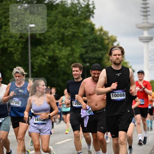 29.06.2025 - hella hamburg halbmarathon Dr. Thomas Lammeyer http://msf.ph/oto/8505617 29.06.2025 10:27:19 Kennedybrücke 1029, 1187, 1362, 1372, 1853, 2022, 2294, 2514, 3003, 3029, 3601, 3769, 4728, 4793, 4969, 5223, 5629, 5798, 5838, 6048, 6578, 6747, 6784, 6785, 7266, 7891, 7919, 8355, 8715, 9133, 9256, 9301, 9512, 9913, 10088, 10432 meine-sportfotos.de