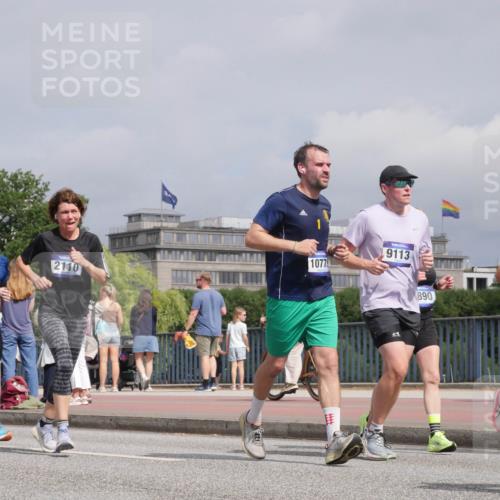 29.06.2025 - hella hamburg halbmarathon Luisa Fischer http://msf.ph/oto/8505620 29.06.2025 10:18:23 Kennedybrücke 14413, 2110, 1077, 9113, 890, 13881, 1890, 2110, 2494, 4007, 5069, 5739, 6287, 7452, 7809, 7810, 9113, 9657, 9847, 10775 meine-sportfotos.de