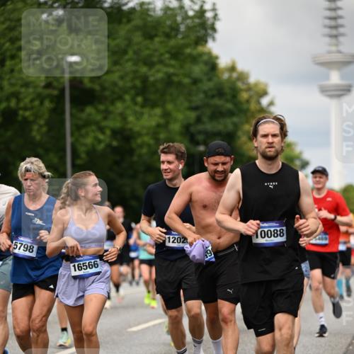 29.06.2025 - hella hamburg halbmarathon Dr. Thomas Lammeyer http://msf.ph/oto/8505621 29.06.2025 10:27:19 Kennedybrücke 1029, 1187, 1362, 1372, 1853, 2022, 2294, 2514, 3003, 3029, 3601, 3769, 4728, 4793, 4969, 5223, 5629, 5798, 5838, 6048, 6578, 6747, 6784, 6785, 7266, 7891, 7919, 8355, 8715, 9133, 9256, 9301, 9512, 9913, 10088, 10432 meine-sportfotos.de