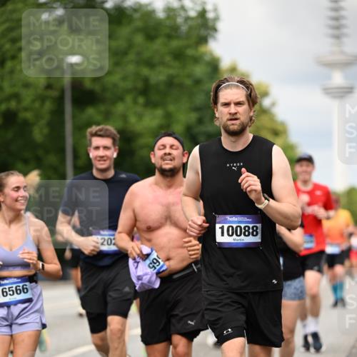 29.06.2025 - hella hamburg halbmarathon Dr. Thomas Lammeyer http://msf.ph/oto/8505649 29.06.2025 10:27:20 Kennedybrücke 1029, 1187, 1362, 1372, 1853, 2022, 2294, 2514, 3003, 3029, 3601, 3769, 4728, 4793, 4969, 5223, 5629, 5798, 5838, 6578, 6747, 6784, 6785, 7266, 7891, 7919, 8355, 8715, 9133, 9256, 9301, 9512, 9913, 10088 meine-sportfotos.de