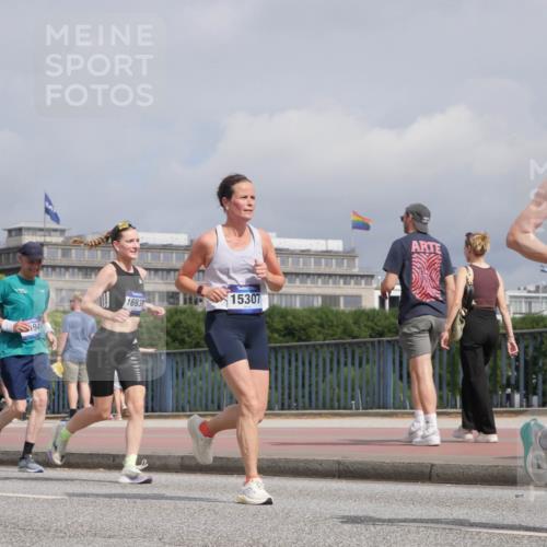 29.06.2025 - hella hamburg halbmarathon Luisa Fischer http://msf.ph/oto/8505652 29.06.2025 10:18:26 Kennedybrücke 16938, 94, 15307, 1890, 2110, 2494, 3417, 4007, 4466, 5069, 6287, 6376, 9113, 9556, 9657, 9847, 10775 meine-sportfotos.de