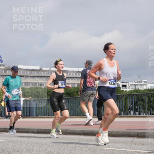 29.06.2025 - hella hamburg halbmarathon Luisa Fischer http://msf.ph/oto/8505654 29.06.2025 10:18:26 Kennedybrücke 9657, 2494, 16938, 15307, 1890, 2110, 2494, 3417, 4007, 4466, 5069, 6287, 6376, 9113, 9556, 9657, 9847, 10775 meine-sportfotos.de