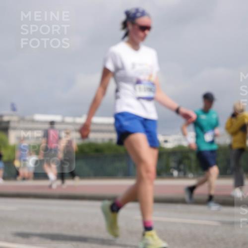29.06.2025 - hella hamburg halbmarathon Luisa Fischer http://msf.ph/oto/8505676 29.06.2025 10:18:29 Kennedybrücke 2494, 2720, 2989, 3417, 4007, 4466, 5069, 6376, 6576, 9556, 9657, 9847 meine-sportfotos.de