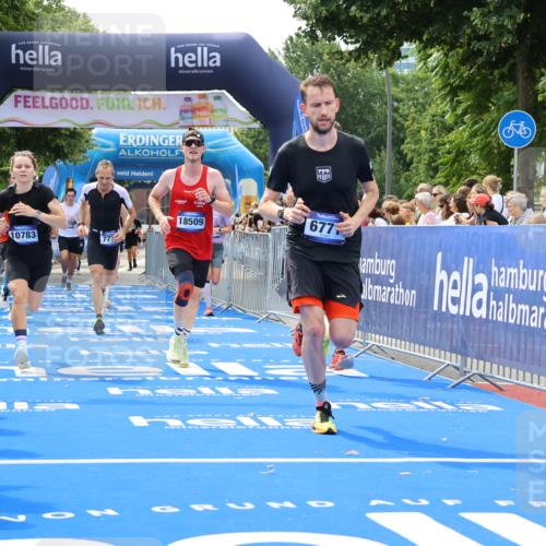 29.06.2025 - hella hamburg halbmarathon Strokosch-Dieckow http://msf.ph/oto/8505698 29.06.2025 10:41:23 Ziel 1570, 2579, 2797, 3204, 4303, 4893, 5987, 6771, 7432, 7774, 7796, 10783, 12588, 13876, 14555, 16816, 17159, 17882, 18412, 18509, 18573, 18764 meine-sportfotos.de