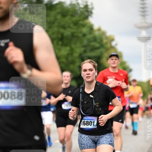 29.06.2025 - hella hamburg halbmarathon Dr. Thomas Lammeyer http://msf.ph/oto/8505712 29.06.2025 10:27:21 Kennedybrücke 1029, 1187, 1362, 1372, 1853, 2022, 2294, 2514, 3003, 3029, 3769, 4728, 4793, 4969, 5223, 5629, 5798, 5838, 6578, 6747, 6784, 6785, 7266, 7891, 7919, 8355, 8688, 8715, 9133, 9256, 9301, 9512, 9913, 10088 meine-sportfotos.de