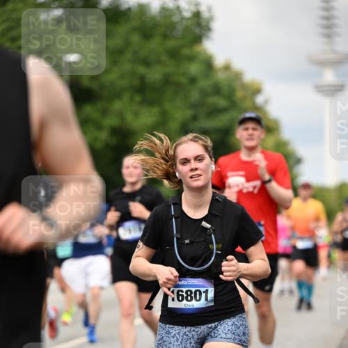 29.06.2025 - hella hamburg halbmarathon Dr. Thomas Lammeyer http://msf.ph/oto/8505721 29.06.2025 10:27:22 Kennedybrücke 1029, 1187, 1362, 1372, 1853, 2022, 2294, 2514, 3003, 3013, 3029, 3769, 4728, 4793, 4969, 5223, 5629, 5798, 5838, 6578, 6747, 6784, 6785, 7266, 7891, 7919, 8355, 8687, 8688, 8715, 9133, 9256, 9301, 9512, 9913, 10088 meine-sportfotos.de
