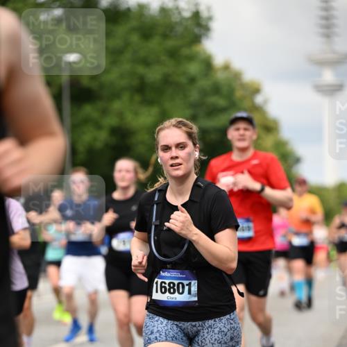 29.06.2025 - hella hamburg halbmarathon Dr. Thomas Lammeyer http://msf.ph/oto/8505725 29.06.2025 10:27:22 Kennedybrücke 1029, 1187, 1362, 1372, 1853, 2022, 2294, 2514, 3003, 3013, 3029, 3769, 4728, 4793, 4969, 5223, 5629, 5798, 5838, 6578, 6747, 6784, 6785, 7266, 7891, 7919, 8355, 8687, 8688, 8715, 9133, 9256, 9301, 9512, 9913, 10088 meine-sportfotos.de