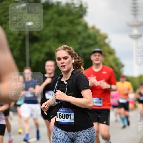 29.06.2025 - hella hamburg halbmarathon Dr. Thomas Lammeyer http://msf.ph/oto/8505730 29.06.2025 10:27:22 Kennedybrücke 1029, 1187, 1362, 1372, 1853, 2022, 2294, 2514, 3003, 3013, 3029, 3769, 4728, 4793, 4969, 5223, 5629, 5798, 5838, 6578, 6747, 6784, 6785, 7266, 7891, 7919, 8355, 8687, 8688, 8715, 9133, 9256, 9301, 9512, 9913, 10088 meine-sportfotos.de
