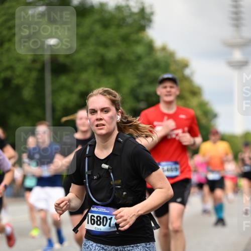 29.06.2025 - hella hamburg halbmarathon Dr. Thomas Lammeyer http://msf.ph/oto/8505731 29.06.2025 10:27:22 Kennedybrücke 1029, 1187, 1362, 1372, 1853, 2022, 2294, 2514, 3003, 3013, 3029, 3769, 4728, 4793, 4969, 5223, 5629, 5798, 5838, 6578, 6747, 6784, 6785, 7266, 7891, 7919, 8355, 8687, 8688, 8715, 9133, 9256, 9301, 9512, 9913, 10088 meine-sportfotos.de