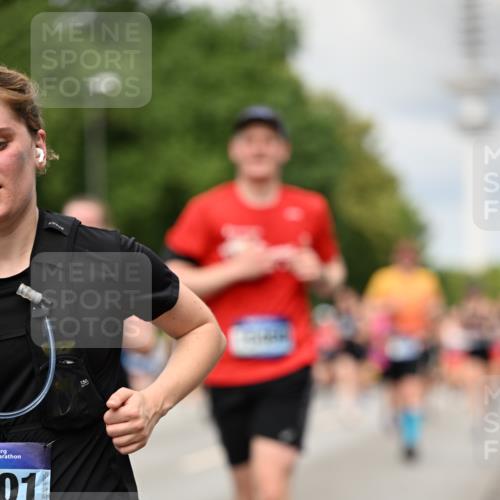 29.06.2025 - hella hamburg halbmarathon Dr. Thomas Lammeyer http://msf.ph/oto/8505754 29.06.2025 10:27:23 Kennedybrücke 1029, 1187, 1362, 1372, 1853, 2022, 2294, 2514, 3003, 3013, 3029, 3769, 4728, 4793, 4969, 5223, 5629, 5798, 5838, 6578, 6747, 6784, 6785, 7266, 7891, 7919, 8355, 8687, 8688, 8715, 9133, 9256, 9301, 9512, 9913, 10088 meine-sportfotos.de