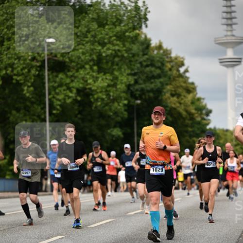 29.06.2025 - hella hamburg halbmarathon Dr. Thomas Lammeyer http://msf.ph/oto/8505790 29.06.2025 10:27:25 Kennedybrücke 1029, 1187, 1362, 1372, 1853, 2022, 2294, 2514, 3003, 3013, 3029, 3769, 4728, 4793, 4969, 5223, 5629, 5798, 5838, 6578, 6747, 6784, 6785, 7266, 7891, 7919, 8355, 8687, 8688, 8715, 9133, 9256, 9301, 9512, 9913, 10088 meine-sportfotos.de