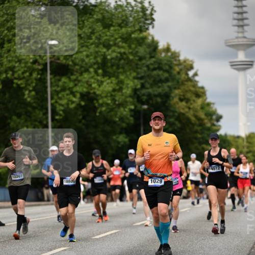 29.06.2025 - hella hamburg halbmarathon Dr. Thomas Lammeyer http://msf.ph/oto/8505803 29.06.2025 10:27:25 Kennedybrücke 1029, 1187, 1362, 1372, 1853, 2022, 2294, 2514, 3003, 3013, 3029, 3769, 4728, 4793, 4969, 5223, 5629, 5798, 5838, 6578, 6747, 6784, 6785, 7266, 7891, 7919, 8355, 8687, 8688, 8715, 9133, 9256, 9301, 9512, 9913, 10088 meine-sportfotos.de