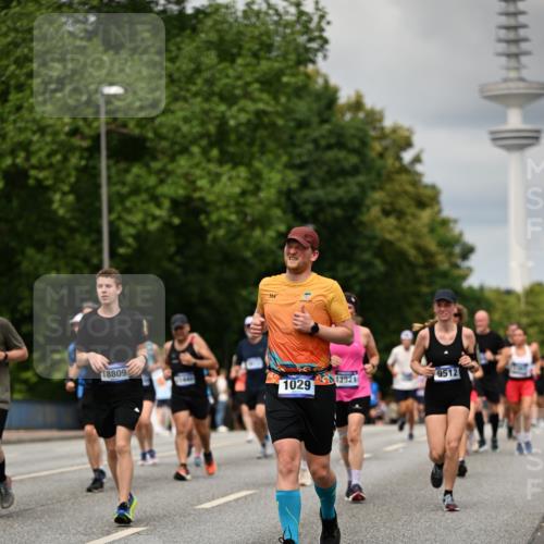 29.06.2025 - hella hamburg halbmarathon Dr. Thomas Lammeyer http://msf.ph/oto/8505824 29.06.2025 10:27:26 Kennedybrücke 1029, 1187, 1362, 1372, 1853, 2022, 2294, 2514, 2925, 3003, 3013, 3029, 3769, 4728, 4793, 5223, 5629, 5798, 5838, 6578, 6784, 6785, 7266, 7919, 8355, 8687, 8688, 8715, 9133, 9301, 9512, 9913, 10088 meine-sportfotos.de