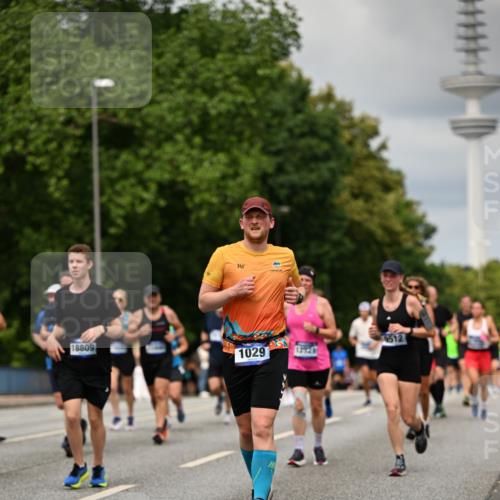 29.06.2025 - hella hamburg halbmarathon Dr. Thomas Lammeyer http://msf.ph/oto/8505826 29.06.2025 10:27:26 Kennedybrücke 1029, 1187, 1362, 1372, 1853, 2022, 2294, 2514, 2925, 3003, 3013, 3029, 3769, 4728, 4793, 5223, 5629, 5798, 5838, 6578, 6784, 6785, 7266, 7919, 8355, 8687, 8688, 8715, 9133, 9301, 9512, 9913, 10088 meine-sportfotos.de