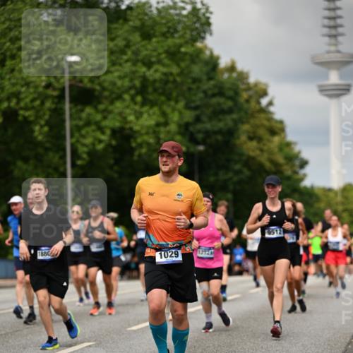 29.06.2025 - hella hamburg halbmarathon Dr. Thomas Lammeyer http://msf.ph/oto/8505833 29.06.2025 10:27:26 Kennedybrücke 1029, 1187, 1362, 1372, 1853, 2022, 2294, 2514, 2925, 3003, 3013, 3029, 3769, 4728, 4793, 5223, 5629, 5798, 5838, 6578, 6784, 6785, 7266, 7919, 8355, 8687, 8688, 8715, 9133, 9301, 9512, 9913, 10088 meine-sportfotos.de
