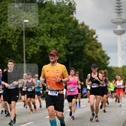 29.06.2025 - hella hamburg halbmarathon Dr. Thomas Lammeyer http://msf.ph/oto/8505841 29.06.2025 10:27:26 Kennedybrücke 1029, 1187, 1362, 1372, 1853, 2022, 2294, 2514, 2925, 3003, 3013, 3029, 3769, 4728, 4793, 5223, 5629, 5798, 5838, 6578, 6784, 6785, 7266, 7919, 8355, 8687, 8688, 8715, 9133, 9301, 9512, 9913, 10088 meine-sportfotos.de