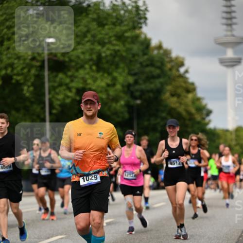 29.06.2025 - hella hamburg halbmarathon Dr. Thomas Lammeyer http://msf.ph/oto/8505852 29.06.2025 10:27:27 Kennedybrücke 1029, 1187, 1362, 1372, 1853, 2022, 2294, 2925, 3003, 3013, 3029, 4728, 4793, 5223, 5343, 5629, 5798, 6578, 6784, 6785, 7266, 7919, 8355, 8687, 8688, 8715, 9133, 9301, 9512, 9913, 10088 meine-sportfotos.de