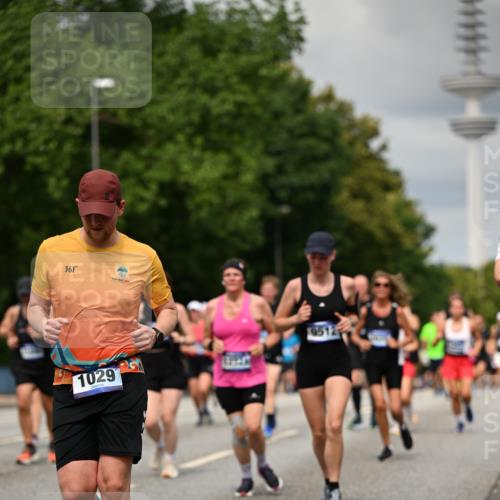 29.06.2025 - hella hamburg halbmarathon Dr. Thomas Lammeyer http://msf.ph/oto/8505880 29.06.2025 10:27:28 Kennedybrücke 1029, 1187, 1362, 1372, 1853, 2022, 2294, 2925, 3013, 3029, 4728, 4793, 5223, 5343, 5629, 5798, 6578, 6784, 6785, 7266, 7919, 8355, 8687, 8688, 8715, 9133, 9301, 9512, 9913, 10088 meine-sportfotos.de