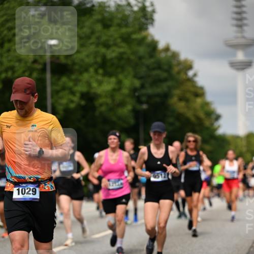29.06.2025 - hella hamburg halbmarathon Dr. Thomas Lammeyer http://msf.ph/oto/8505891 29.06.2025 10:27:28 Kennedybrücke 1029, 1187, 1362, 1372, 1853, 2022, 2294, 2925, 3013, 3029, 4728, 4793, 5223, 5343, 5629, 5798, 6578, 6784, 6785, 7266, 7919, 8355, 8687, 8688, 8715, 9133, 9301, 9512, 9913, 10088 meine-sportfotos.de