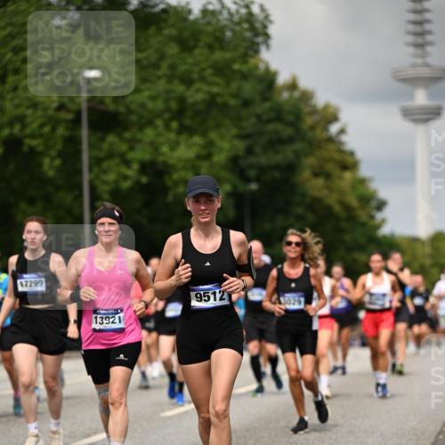 29.06.2025 - hella hamburg halbmarathon Dr. Thomas Lammeyer http://msf.ph/oto/8505929 29.06.2025 10:27:29 Kennedybrücke 1029, 1187, 1362, 1372, 1853, 2022, 2294, 2925, 3013, 3029, 4728, 4793, 5223, 5343, 5629, 5798, 6578, 6784, 6785, 7266, 7919, 8355, 8687, 8688, 8715, 9133, 9301, 9512, 9913, 10088 meine-sportfotos.de