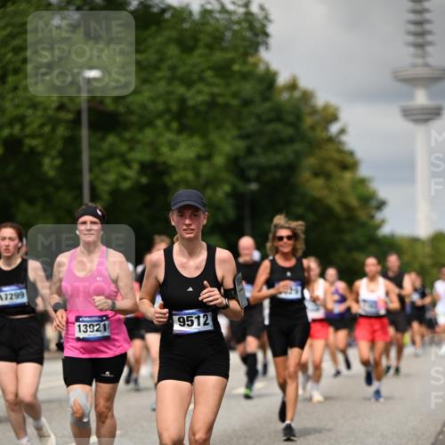 29.06.2025 - hella hamburg halbmarathon Dr. Thomas Lammeyer http://msf.ph/oto/8505943 29.06.2025 10:27:29 Kennedybrücke 1029, 1187, 1362, 1372, 1853, 2022, 2294, 2925, 3013, 3029, 4728, 4793, 5223, 5343, 5629, 5798, 6578, 6784, 6785, 7266, 7919, 8355, 8687, 8688, 8715, 9133, 9301, 9512, 9913, 10088 meine-sportfotos.de