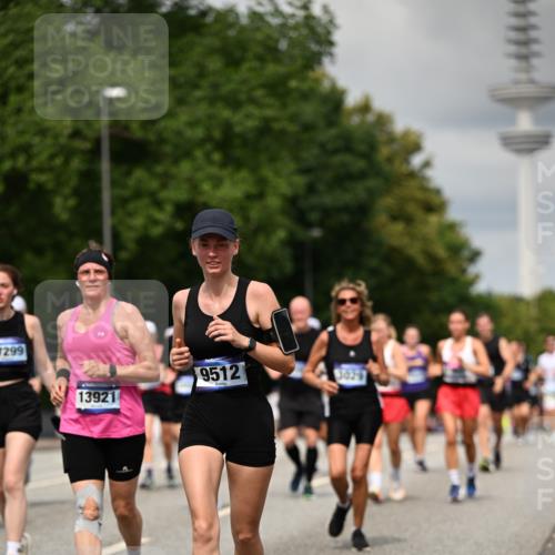 29.06.2025 - hella hamburg halbmarathon Dr. Thomas Lammeyer http://msf.ph/oto/8505950 29.06.2025 10:27:30 Kennedybrücke 1029, 1187, 1362, 1372, 1853, 2022, 2294, 2925, 3013, 3029, 4728, 4793, 5223, 5343, 5629, 5798, 6578, 6784, 6785, 7266, 7919, 8687, 8688, 8715, 9133, 9301, 9512, 9913, 10088 meine-sportfotos.de
