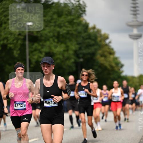 29.06.2025 - hella hamburg halbmarathon Dr. Thomas Lammeyer http://msf.ph/oto/8505959 29.06.2025 10:27:30 Kennedybrücke 1029, 1187, 1362, 1372, 1853, 2022, 2294, 2925, 3013, 3029, 4728, 4793, 5223, 5343, 5629, 5798, 6578, 6784, 6785, 7266, 7919, 8687, 8688, 8715, 9133, 9301, 9512, 9913, 10088 meine-sportfotos.de