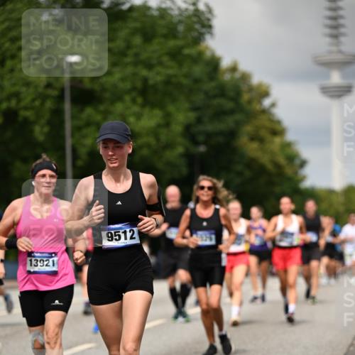 29.06.2025 - hella hamburg halbmarathon Dr. Thomas Lammeyer http://msf.ph/oto/8505962 29.06.2025 10:27:30 Kennedybrücke 1029, 1187, 1362, 1372, 1853, 2022, 2294, 2925, 3013, 3029, 4728, 4793, 5223, 5343, 5629, 5798, 6578, 6784, 6785, 7266, 7919, 8687, 8688, 8715, 9133, 9301, 9512, 9913, 10088 meine-sportfotos.de