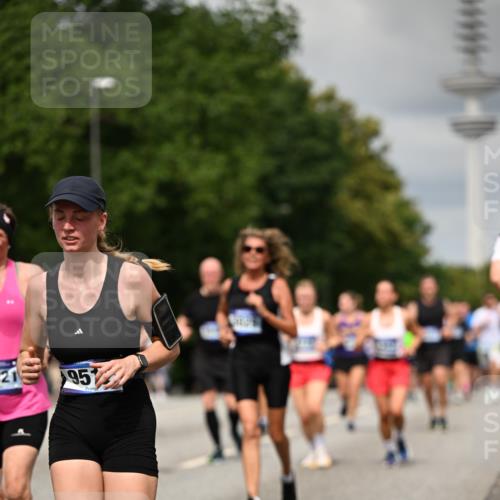 29.06.2025 - hella hamburg halbmarathon Dr. Thomas Lammeyer http://msf.ph/oto/8505973 29.06.2025 10:27:31 Kennedybrücke 1029, 1187, 1362, 1372, 1853, 2294, 2925, 3013, 3029, 4728, 4793, 5223, 5343, 5798, 6578, 6784, 6785, 7266, 7919, 8687, 8688, 9133, 9301, 9512, 9913, 10088 meine-sportfotos.de