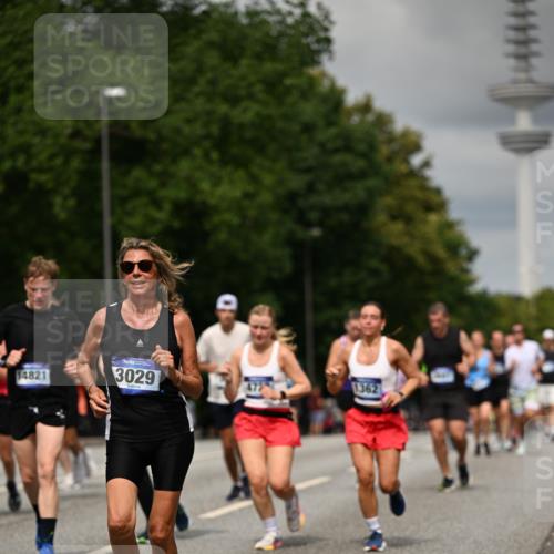 29.06.2025 - hella hamburg halbmarathon Dr. Thomas Lammeyer http://msf.ph/oto/8506026 29.06.2025 10:27:32 Kennedybrücke 1029, 1187, 1362, 1372, 1853, 2294, 2925, 3013, 3029, 4728, 4793, 5223, 5343, 5798, 6578, 7266, 7919, 8687, 8688, 9133, 9301, 9512, 9913, 10088 meine-sportfotos.de