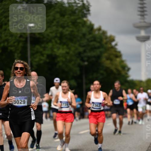 29.06.2025 - hella hamburg halbmarathon Dr. Thomas Lammeyer http://msf.ph/oto/8506039 29.06.2025 10:27:32 Kennedybrücke 1029, 1187, 1362, 1372, 1853, 2294, 2925, 3013, 3029, 4728, 4793, 5223, 5343, 5798, 6578, 7266, 7919, 8687, 8688, 9133, 9301, 9512, 9913, 10088 meine-sportfotos.de