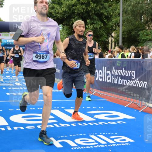 29.06.2025 - hella hamburg halbmarathon Strokosch-Dieckow http://msf.ph/oto/8506042 29.06.2025 10:51:08 Ziel 1366, 1461, 1630, 4077, 4404, 4816, 4967, 5600, 6027, 8117, 8261, 8508, 8704, 8930, 9476, 10508, 10603, 10868, 11512, 11625, 11733, 13008, 13073, 15480, 17384, 17530, 17823, 18066 meine-sportfotos.de