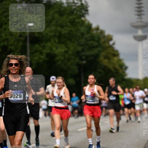 29.06.2025 - hella hamburg halbmarathon Dr. Thomas Lammeyer http://msf.ph/oto/8506044 29.06.2025 10:27:32 Kennedybrücke 1029, 1187, 1362, 1372, 1853, 2294, 2925, 3013, 3029, 4728, 4793, 5223, 5343, 5798, 6578, 7266, 7919, 8687, 8688, 9133, 9301, 9512, 9913, 10088 meine-sportfotos.de