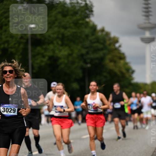 29.06.2025 - hella hamburg halbmarathon Dr. Thomas Lammeyer http://msf.ph/oto/8506049 29.06.2025 10:27:33 Kennedybrücke 1029, 1187, 1362, 1372, 1853, 2294, 2925, 3013, 3029, 4728, 4793, 5223, 5343, 5798, 6578, 7266, 7919, 8687, 8688, 9133, 9301, 9512, 9913, 10088 meine-sportfotos.de