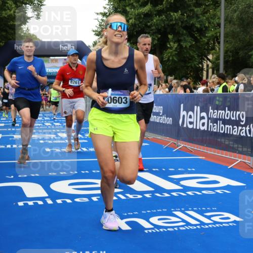 29.06.2025 - hella hamburg halbmarathon Strokosch-Dieckow http://msf.ph/oto/8506105 29.06.2025 10:51:04 Ziel 1366, 1630, 2207, 4077, 4816, 4967, 6027, 8117, 8261, 8508, 8704, 10215, 10508, 10603, 10868, 11733, 12778, 13008, 13073, 14125, 15480, 16285, 17221, 17384, 17530, 17823, 18066, 18350 meine-sportfotos.de