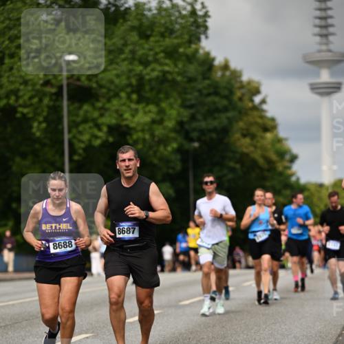 29.06.2025 - hella hamburg halbmarathon Dr. Thomas Lammeyer http://msf.ph/oto/8506161 29.06.2025 10:27:37 Kennedybrücke 1029, 1187, 1362, 1372, 1382, 1853, 2925, 3013, 3029, 4728, 4793, 5343, 6578, 8687, 8688, 9133, 9301, 9512, 9877, 9913 meine-sportfotos.de