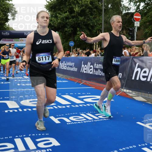 29.06.2025 - hella hamburg halbmarathon Strokosch-Dieckow http://msf.ph/oto/8506177 29.06.2025 10:51:02 Ziel 1366, 1630, 2207, 4077, 4816, 4967, 7369, 8117, 8261, 8508, 8572, 8704, 10215, 10508, 10603, 11733, 12778, 13008, 13073, 13687, 14125, 15362, 16285, 17221, 17384, 17823, 18066, 18350 meine-sportfotos.de
