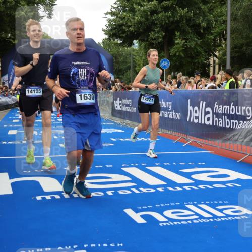 29.06.2025 - hella hamburg halbmarathon Strokosch-Dieckow http://msf.ph/oto/8506227 29.06.2025 10:51:00 Ziel 1366, 1630, 2207, 3654, 4077, 4816, 4967, 7369, 8117, 8261, 8508, 8572, 8704, 10215, 10508, 10603, 11551, 12778, 13008, 13687, 14125, 15362, 15643, 16285, 17221, 17384, 18066, 18350 meine-sportfotos.de